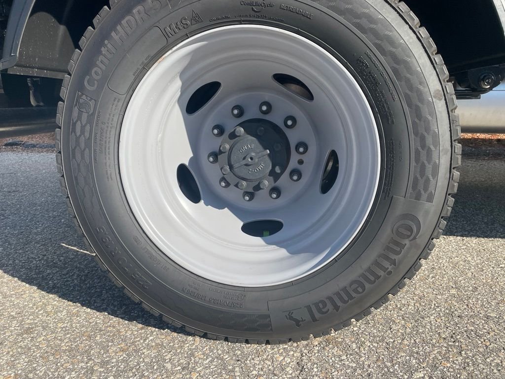 New 2026 Oxford White Ford F-550® XL image 6