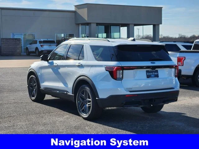 New 2026 Star White Metallic Tri-Coat Ford ST-Line image 4