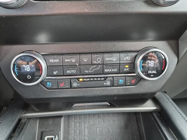 Used 2019 Oxford White Ford XLT image 17