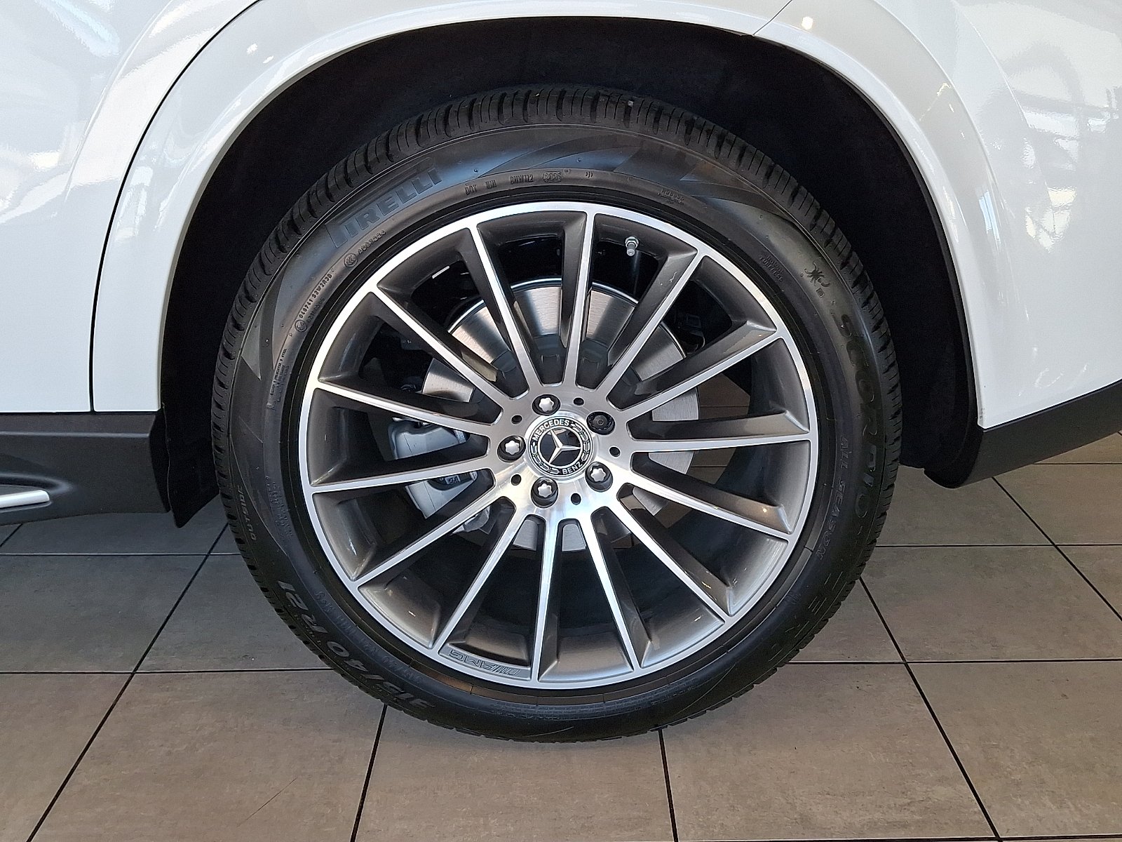 New 2027 MANUFAKTUR Moonlight White Metallic Mercedes-Benz GLE 450 image 5