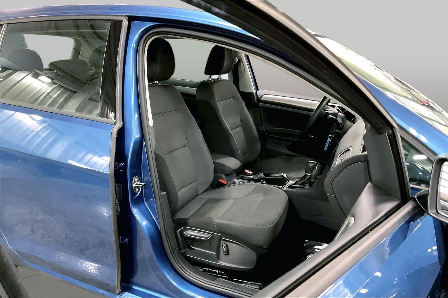 Used 2016 Silk Blue Metallic Volkswagen TSI S image 9