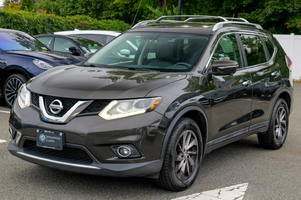 Used 2015 Midnight Jade Nissan SL image 3