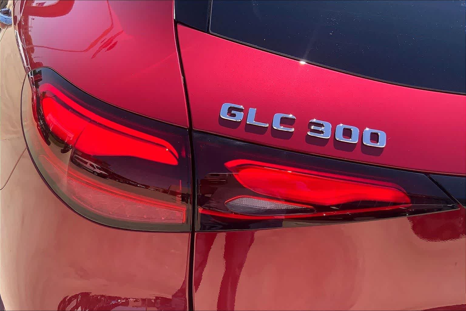 New 2026 MANUFAKTUR Patagonia Red Metallic Mercedes-Benz GLC 300 image 14