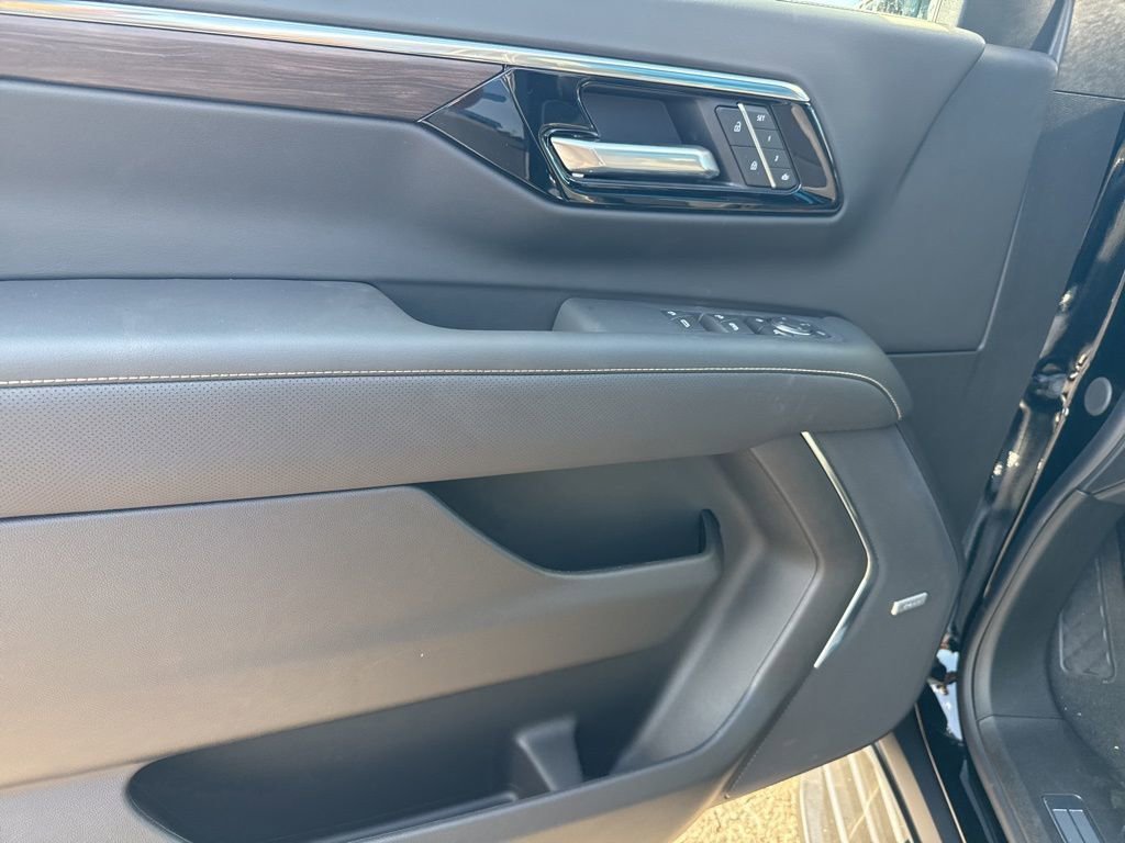 2026 Chevrolet Suburban Premier - Photo 22