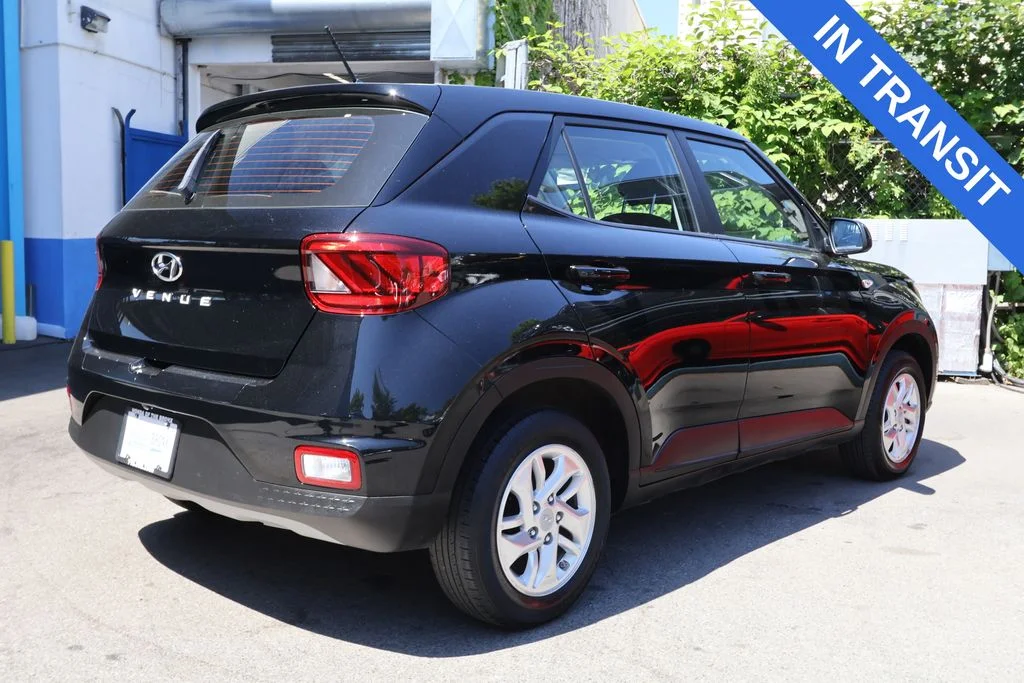 Used 2025 Onyx Black Hyundai SE image 4