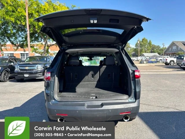 Used 2019 Gray Chevrolet RS image 29