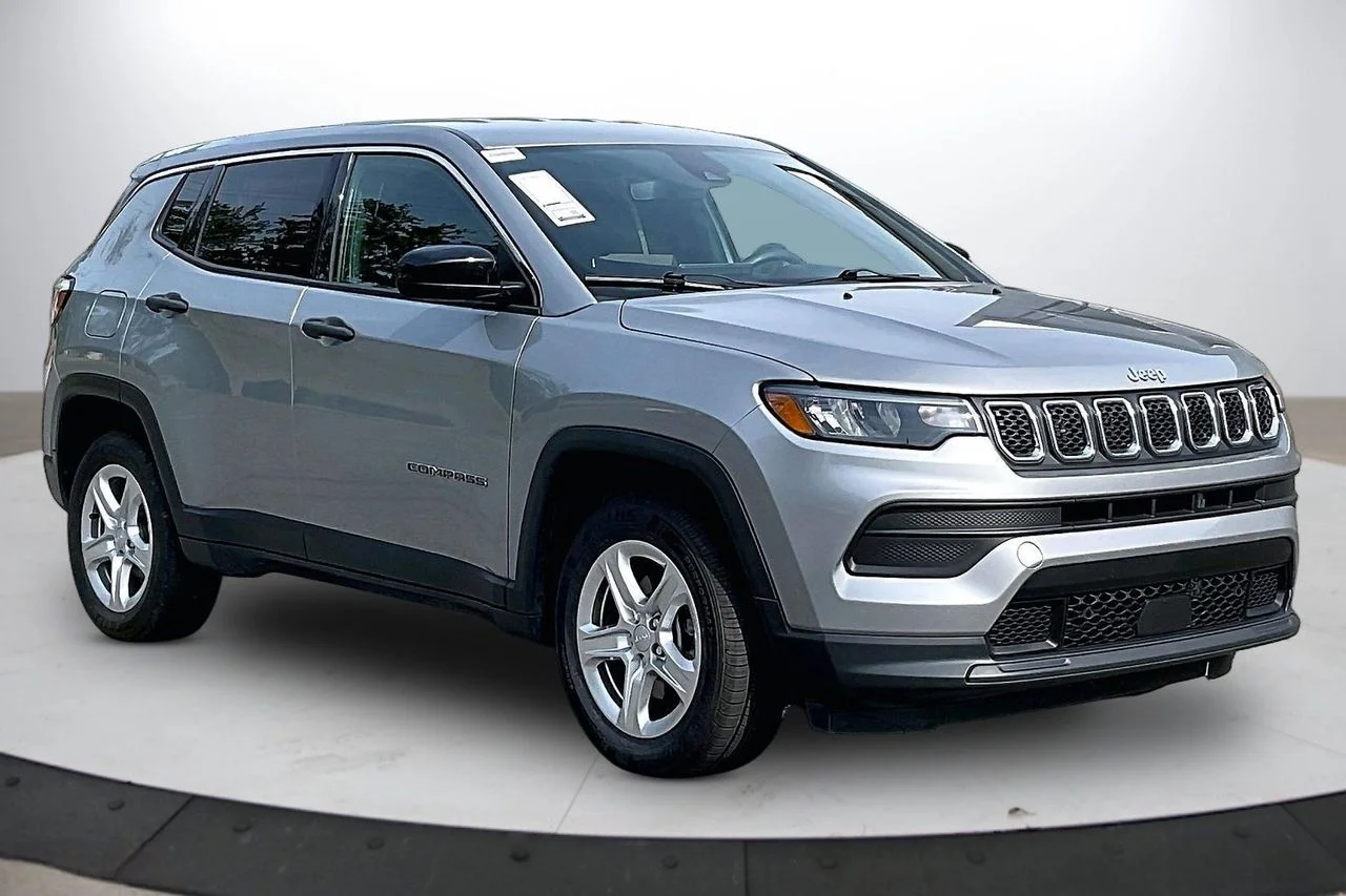 Used 2023 Silver Jeep Sport image 2