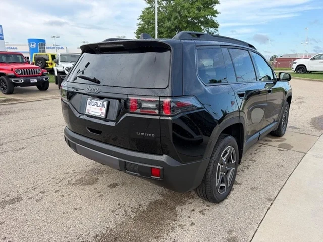 New 2026 Diamond Black Crystal Pearl-Coat Exterior Paint Jeep Limited image 4