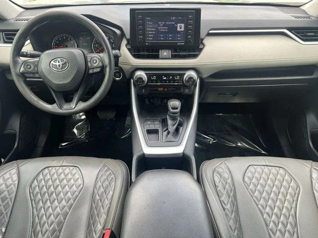 Used 2022  Toyota XLE image 17
