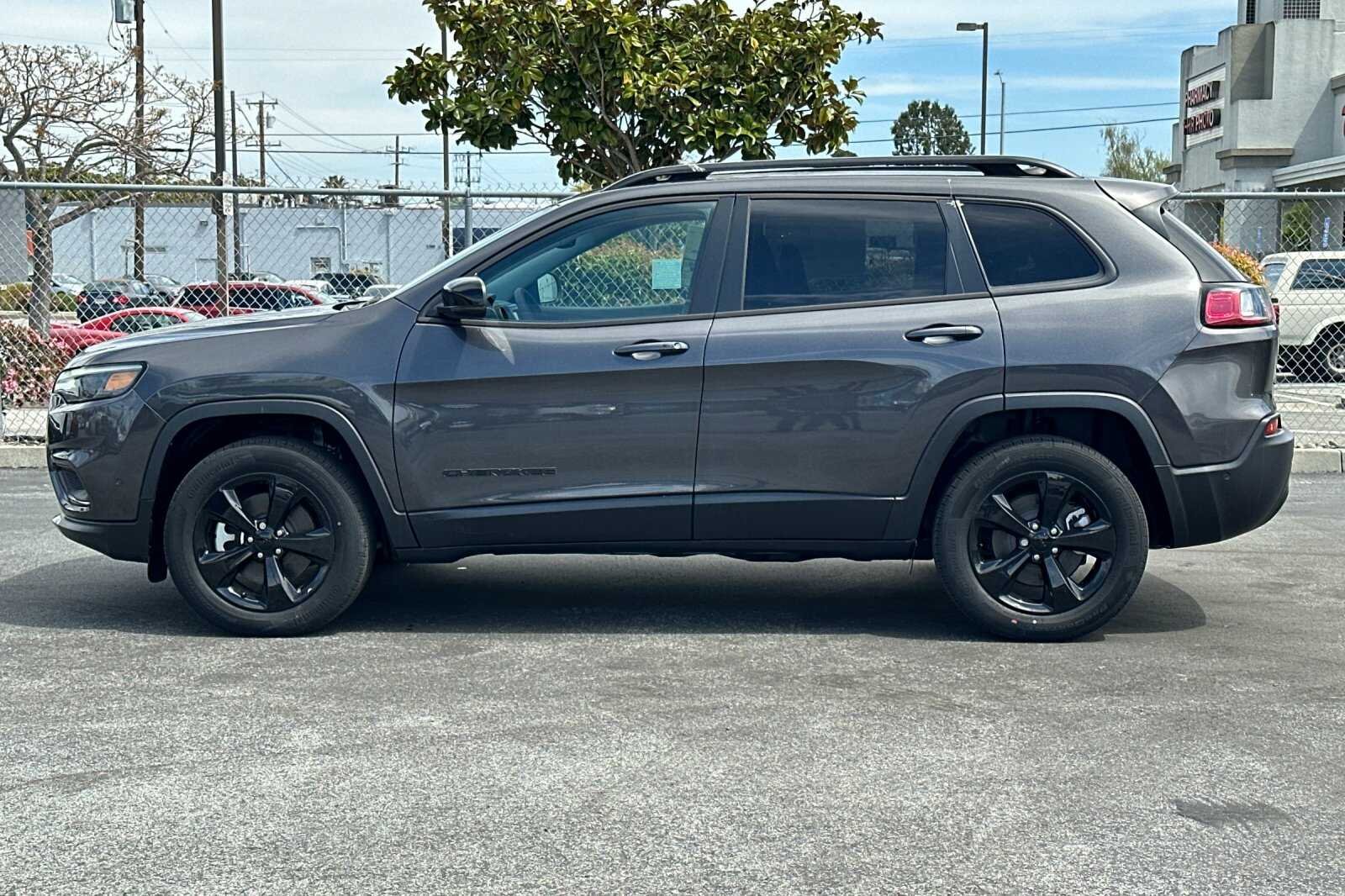 New 2023 Granite Crystal Metallic Clear-Coat Exterior Paint Jeep Altitude Lux image 7