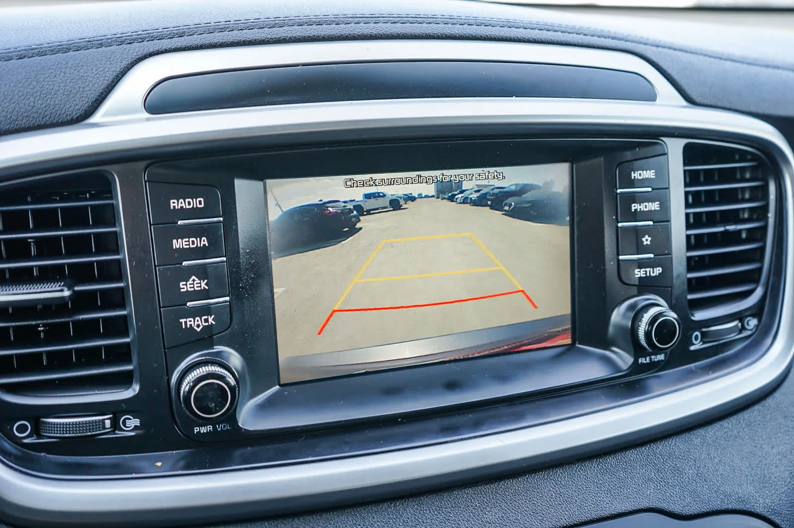 Used 2020 Everlasting Silver Kia LX V6 image 22