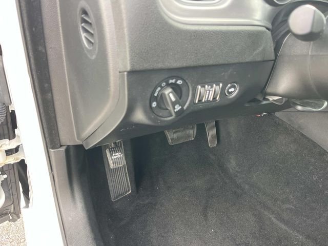 Used 2023 White Dodge SXT image 28