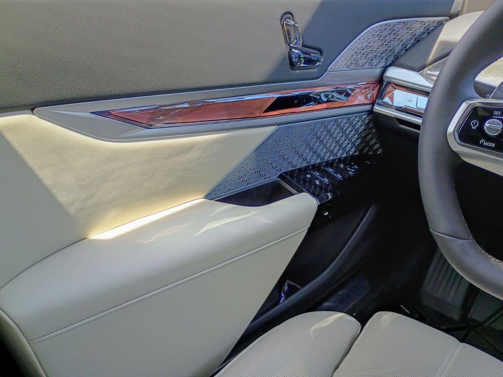 Used 2025 Mineral White Metallic BMW 760i xDrive image 19