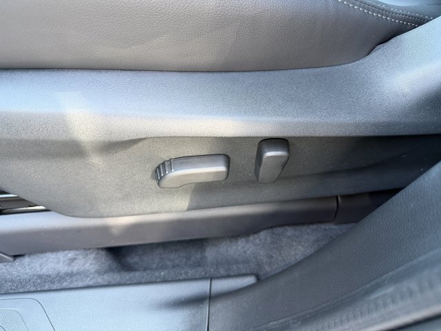 New 2026 CRYSTAL WHITE PEARL Subaru Premium 7-Passenger image 40