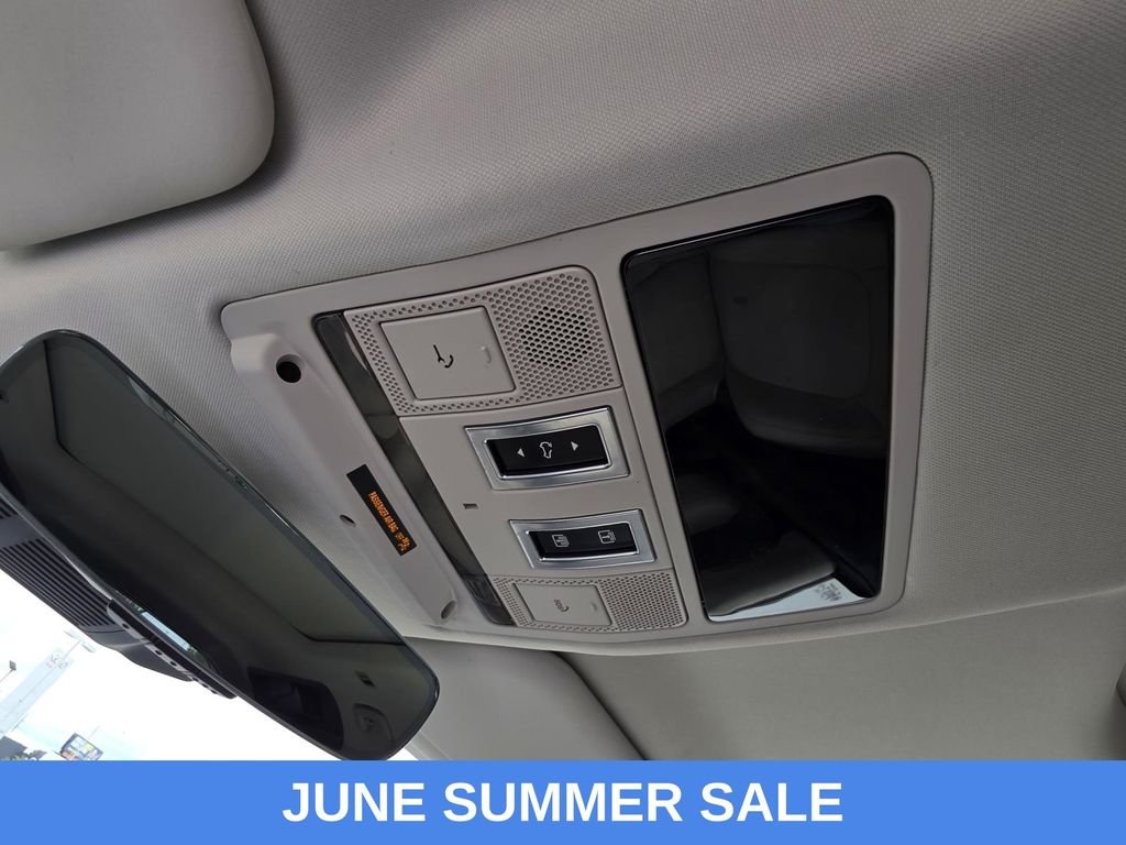Used 2023 Green Land Rover SE image 34