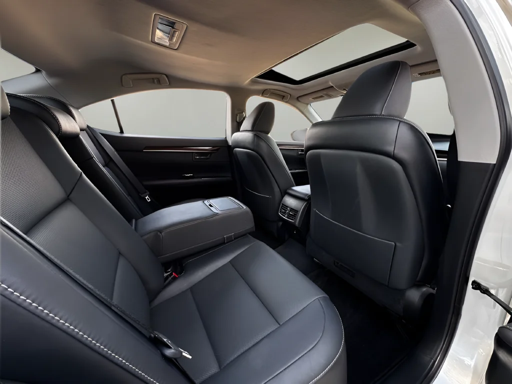 Used 2017 White Lexus 350 image 21
