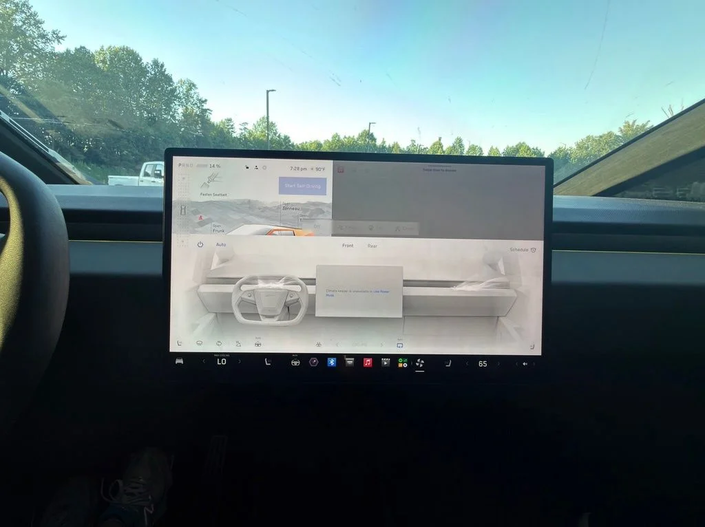 Used 2025  Tesla Base image 32