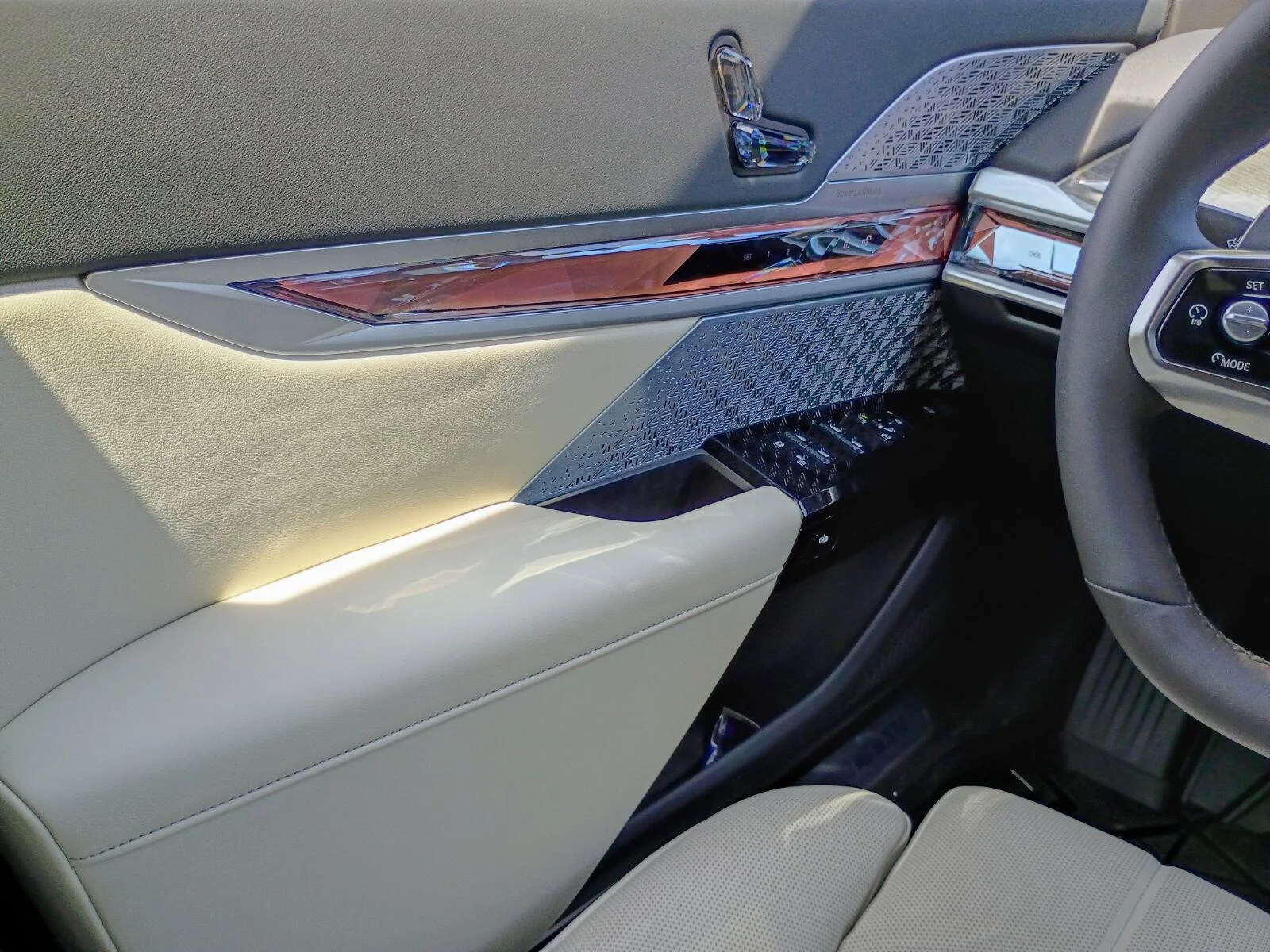 Used 2025 Mineral White Metallic BMW 760i xDrive image 19