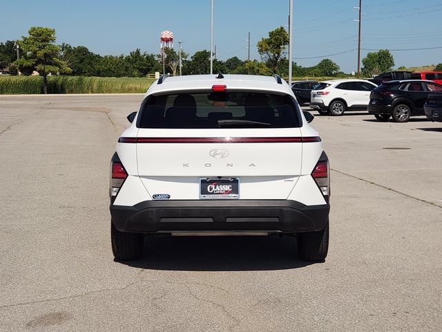 Used 2025 White Hyundai SEL image 6