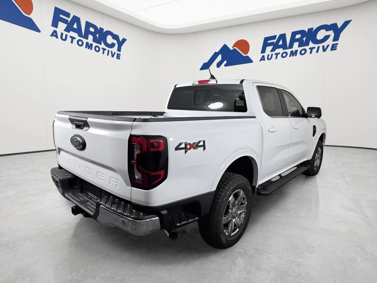 Used 2025 Oxford White Ford LARIAT image 9