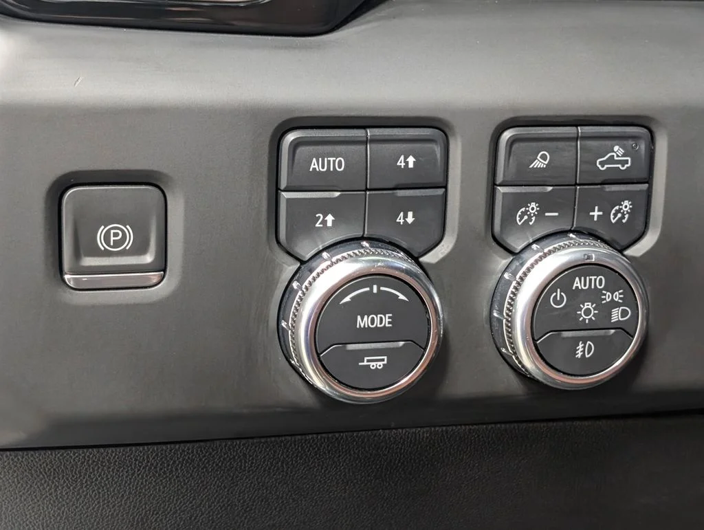Used 2024 White Frost Tri-Coat GMC Denali Ultimate image 10