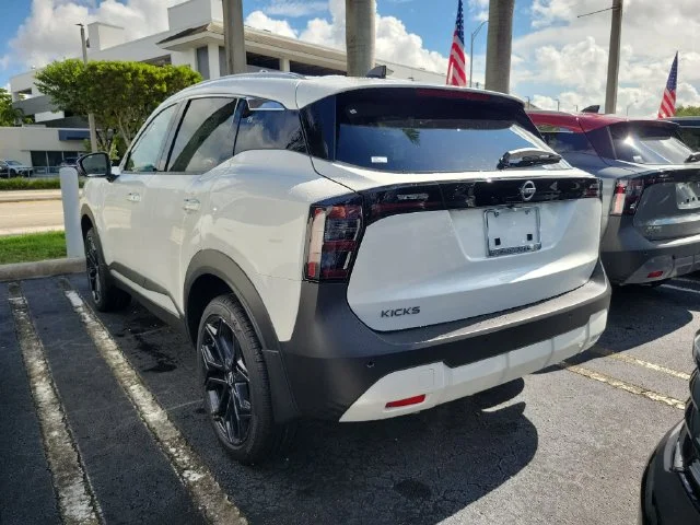 New 2027 Aspen White TriCoat Nissan SR image 3