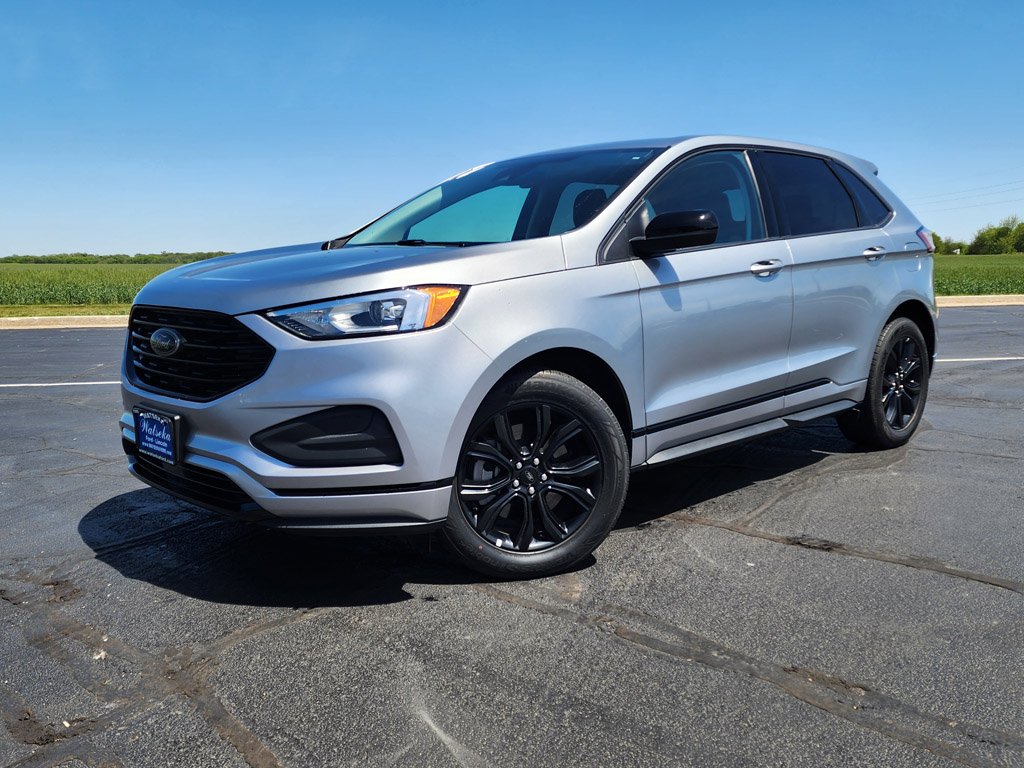 Used 2024 Iconic Silver Metallic Ford SE image 1