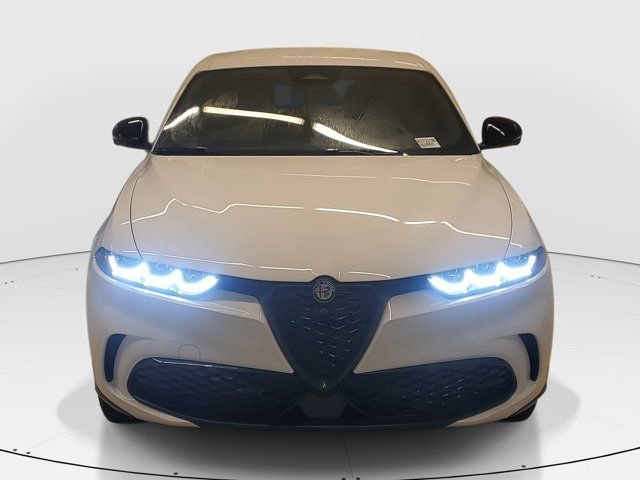 Used 2025 Milano White Alfa Romeo Base image 3