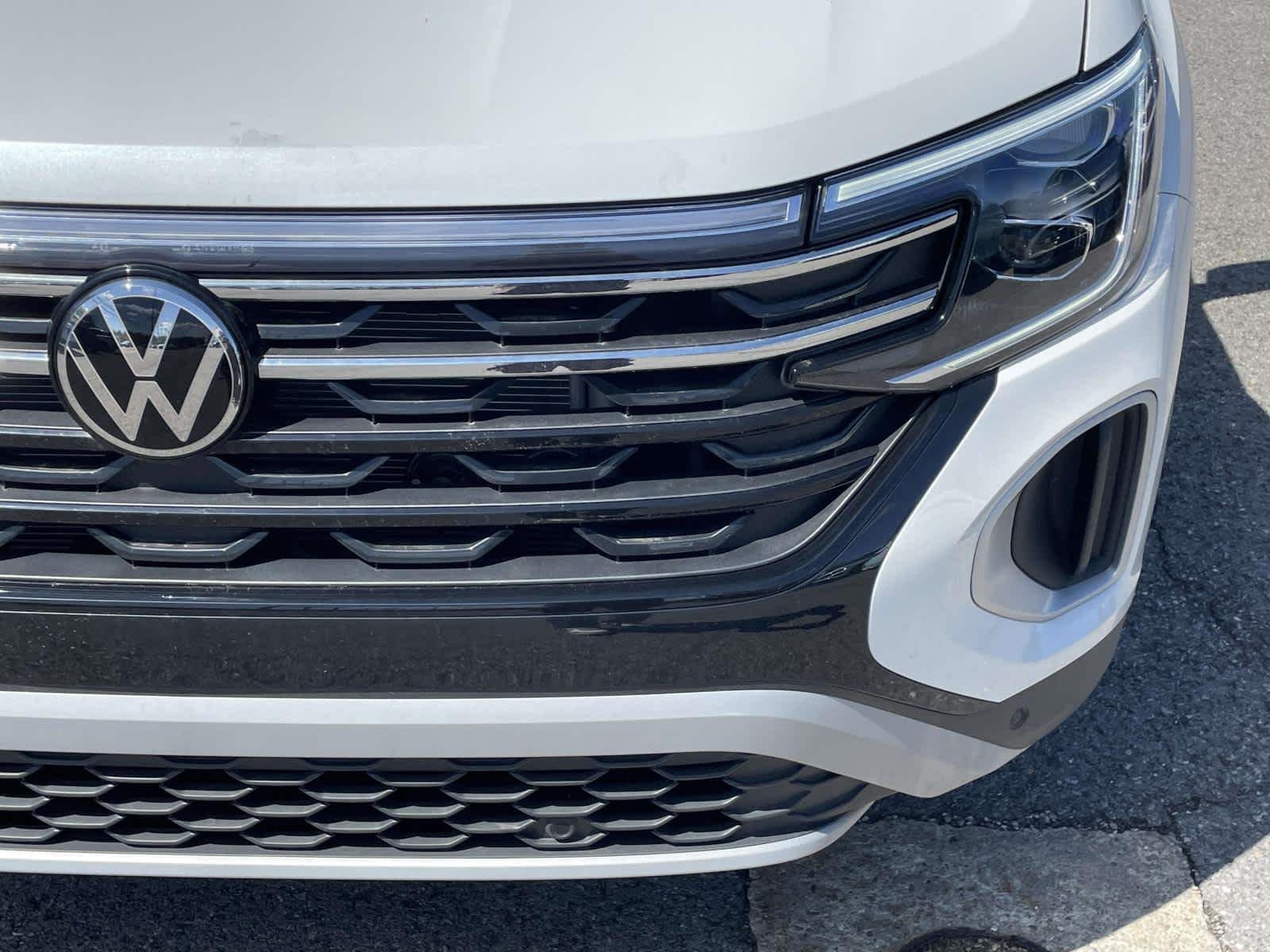 New 2026 Opal White Pearl Volkswagen 2.0T Peak Edition image 9