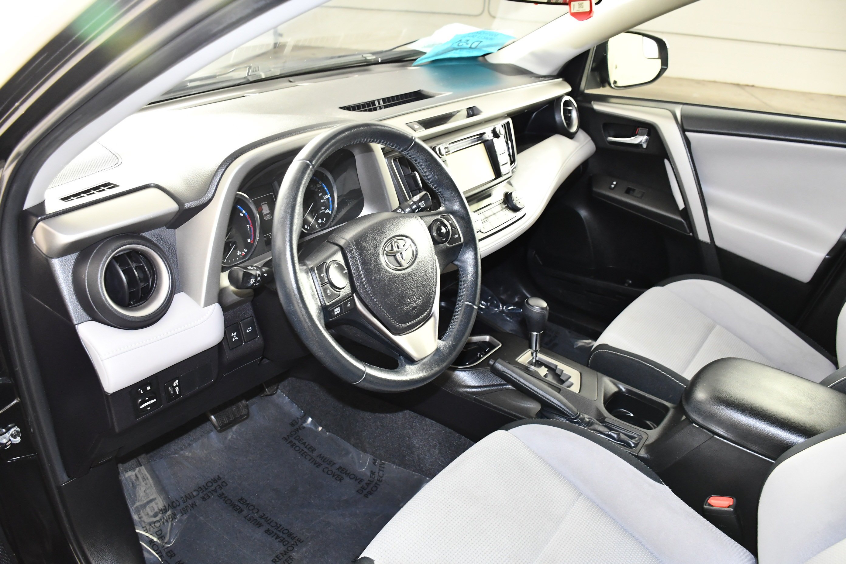 Used 2016 Black Toyota XLE image 2