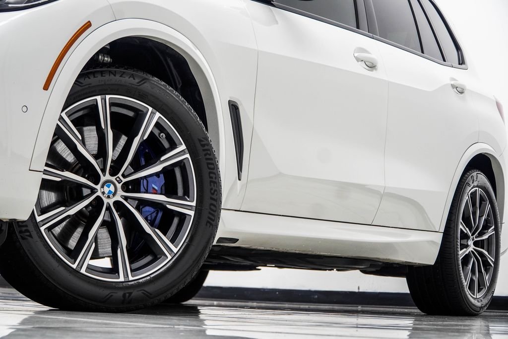 Used 2022 White BMW M50i image 3