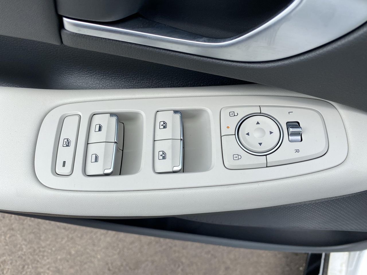 New 2026 Serenity White Hyundai SEL Sport image 19