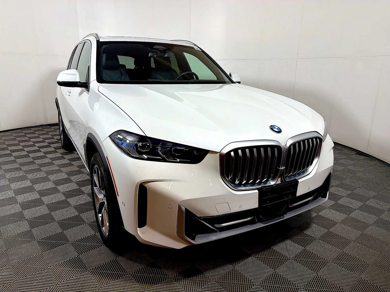 Certified Used 2024 Mineral White Metallic BMW xDrive40i image 2
