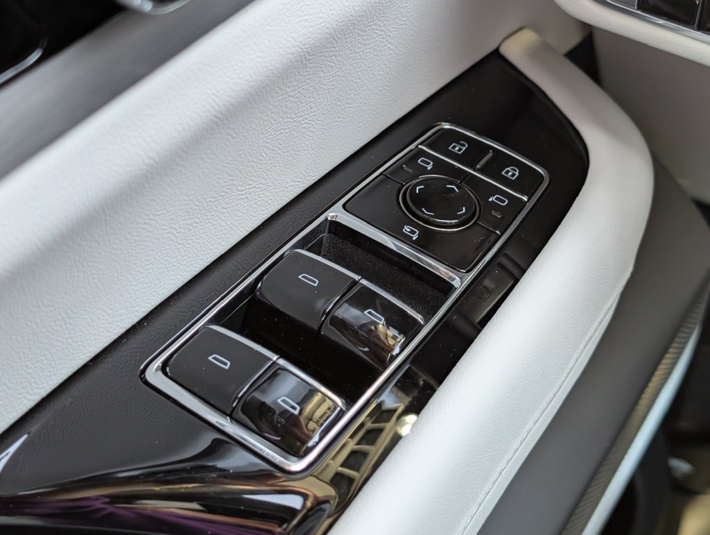2027 Cadillac VISTIQ Sport - Photo 29