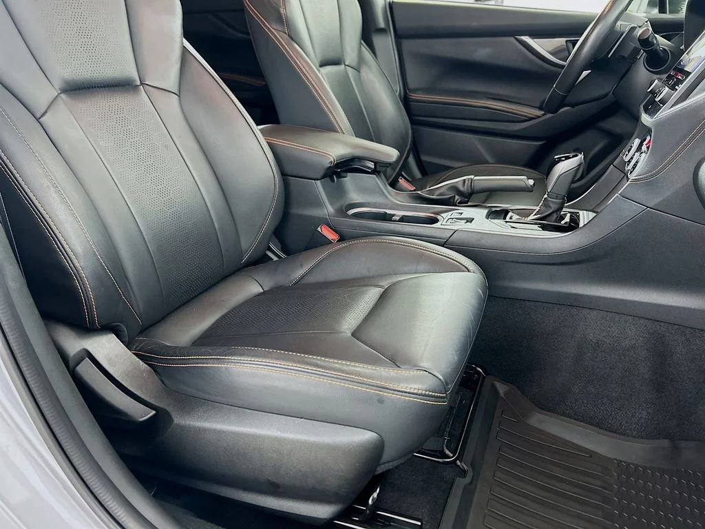 Used 2019 Ice Silver Metallic Subaru Limited image 27