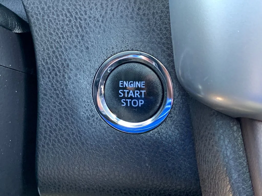 Used 2019 White Toyota XLE image 25