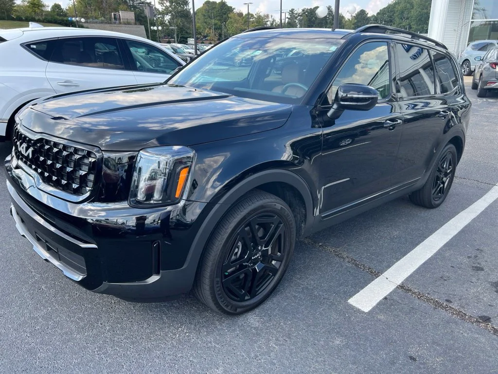 Used 2024 Black Kia EX X-Line image 2