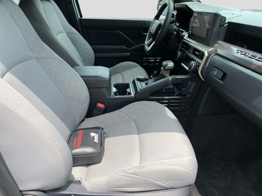 Used 2025 White Toyota SR5 image 25