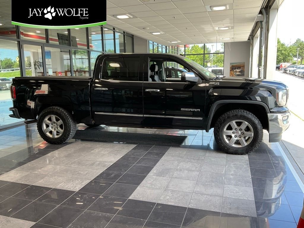 2016 GMC Sierra 4WD Crew Cab Short Box SLT w/R8J's photo