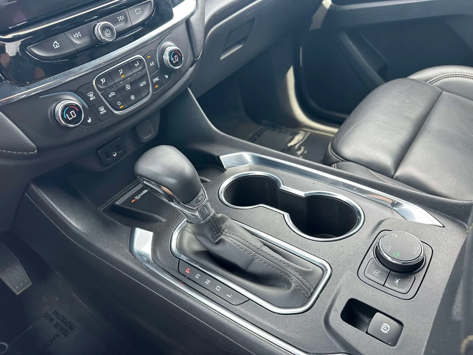 2023 Chevrolet Traverse 3LT - Photo 12