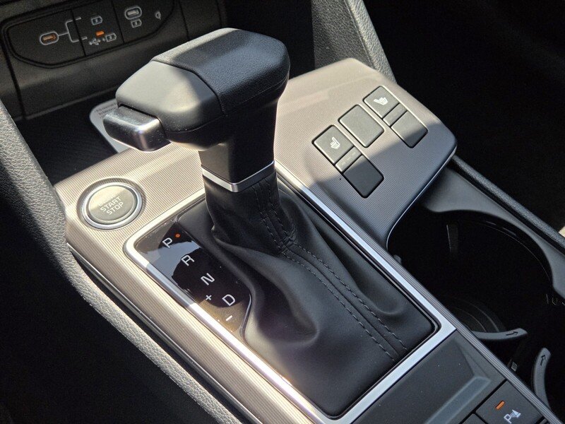 New 2026 Glacial White Pearl Kia EX image 16
