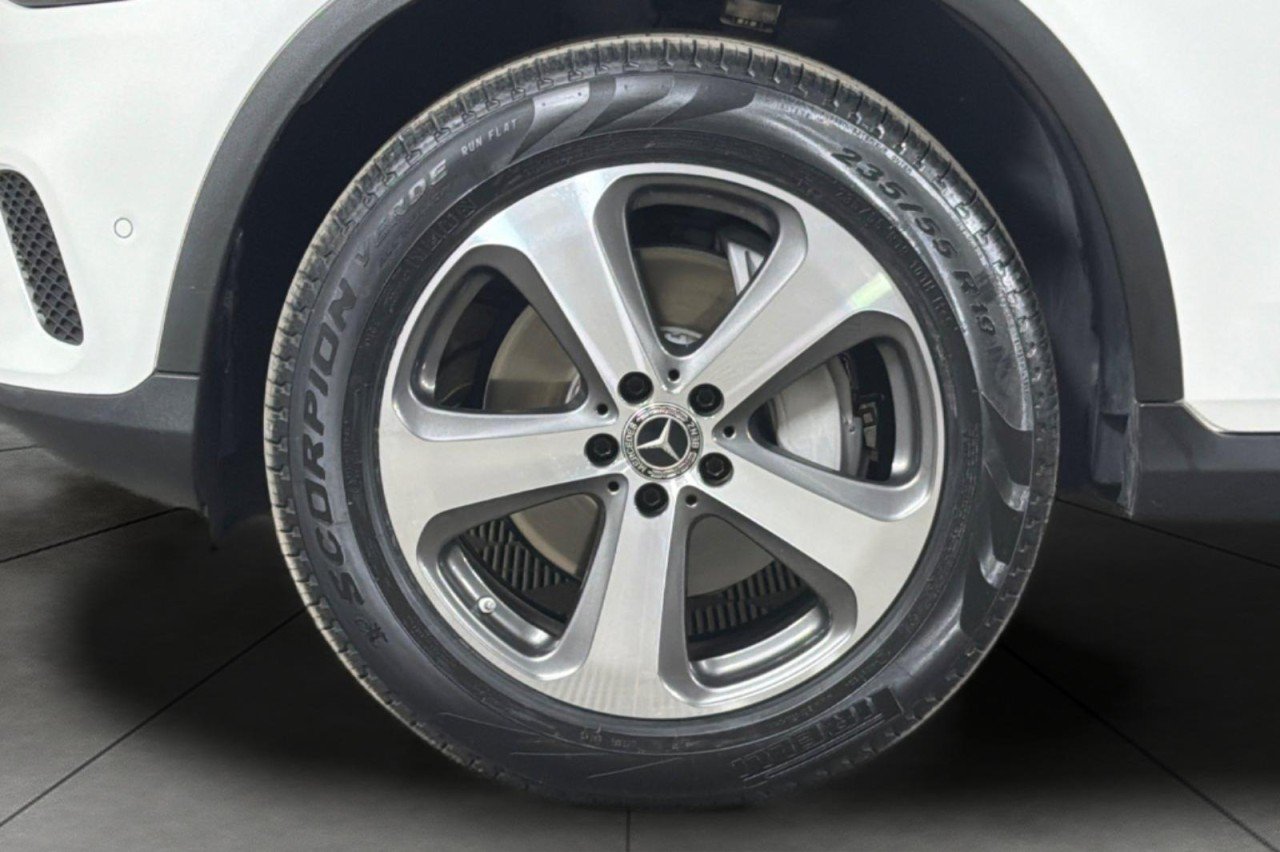 Used 2023 Polar White Mercedes-Benz GLC 300 image 25