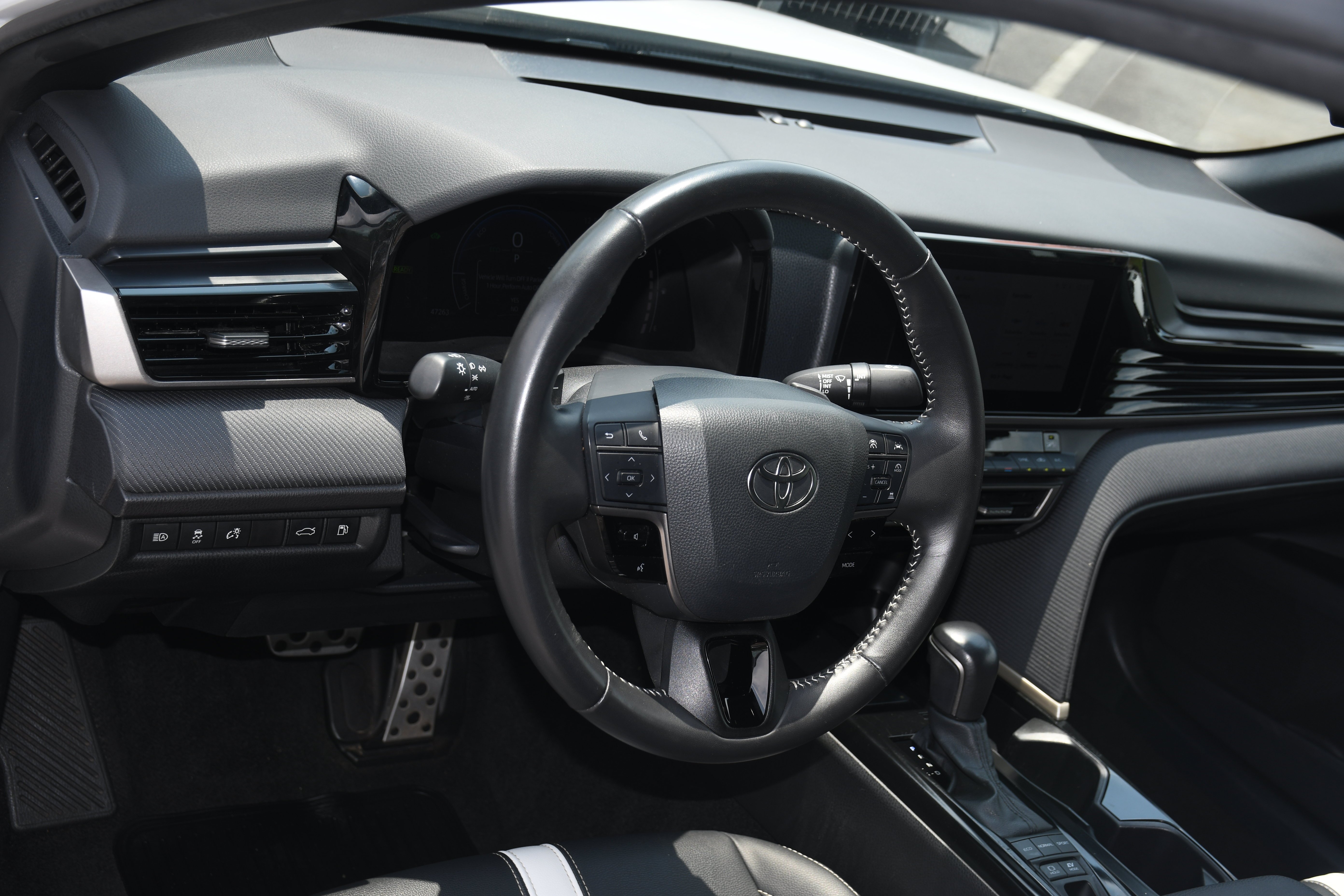 Used 2025 White Toyota SE image 7
