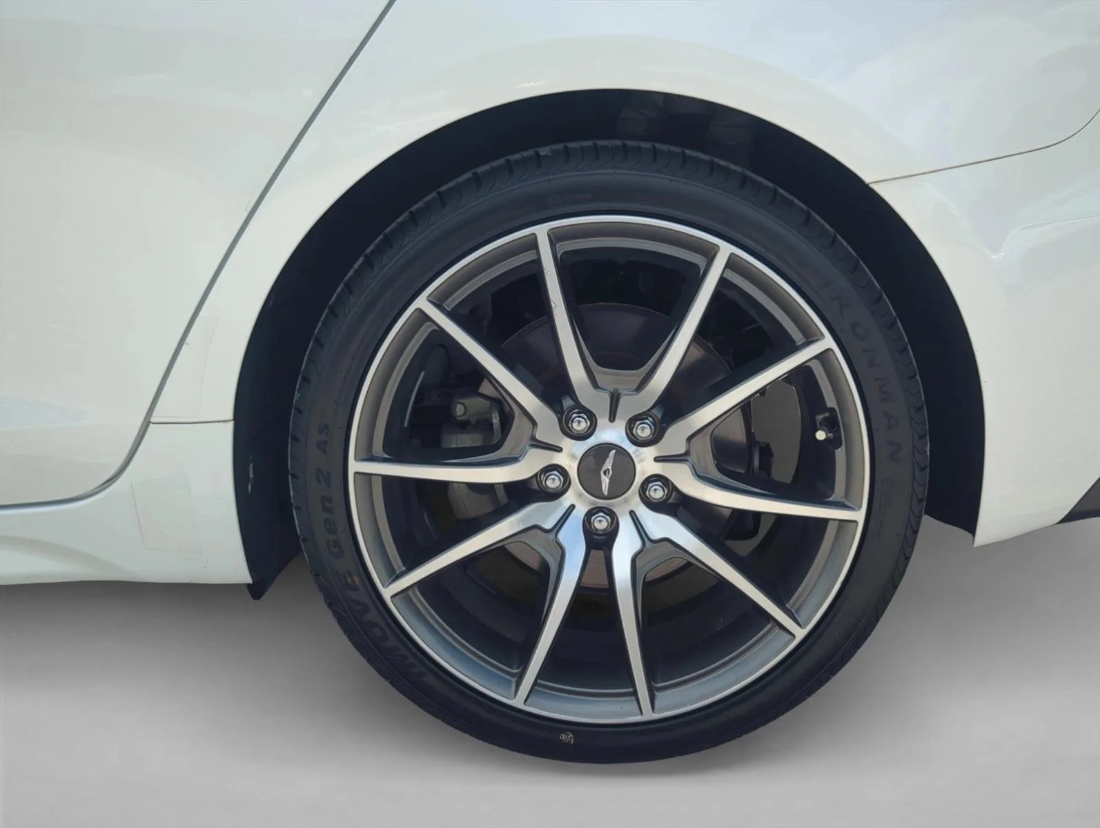 Used 2022 Uyuni White Genesis 2.0T image 6