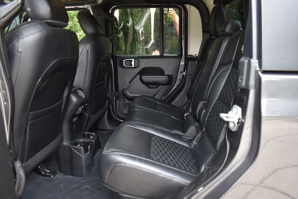 Used 2022 Crystal Metallic Jeep Sport image 28