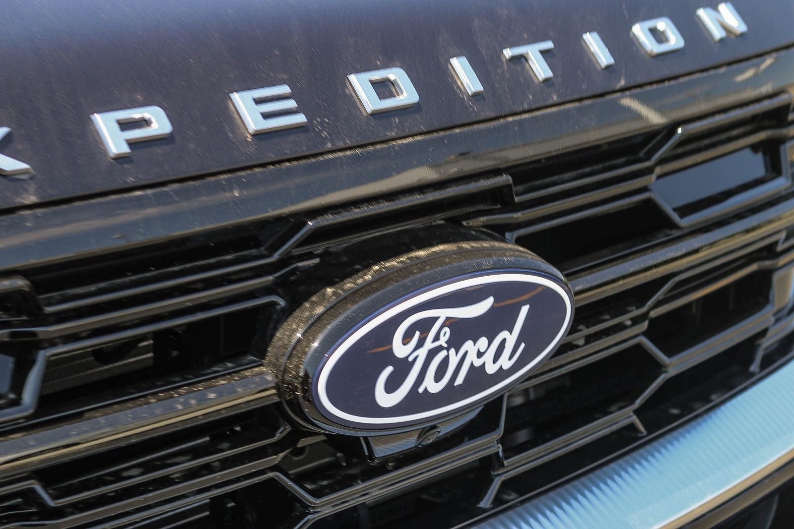 New 2027 Agate Black Metallic Ford MAX Platinum image 6