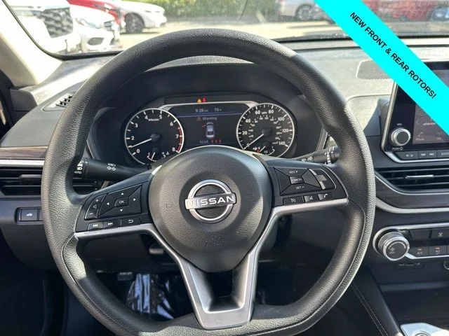 Used 2023 Black Nissan 2.5 SV image 17