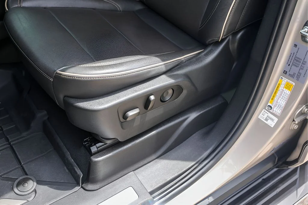 Used 2023 Beige Chevrolet Premier image 11
