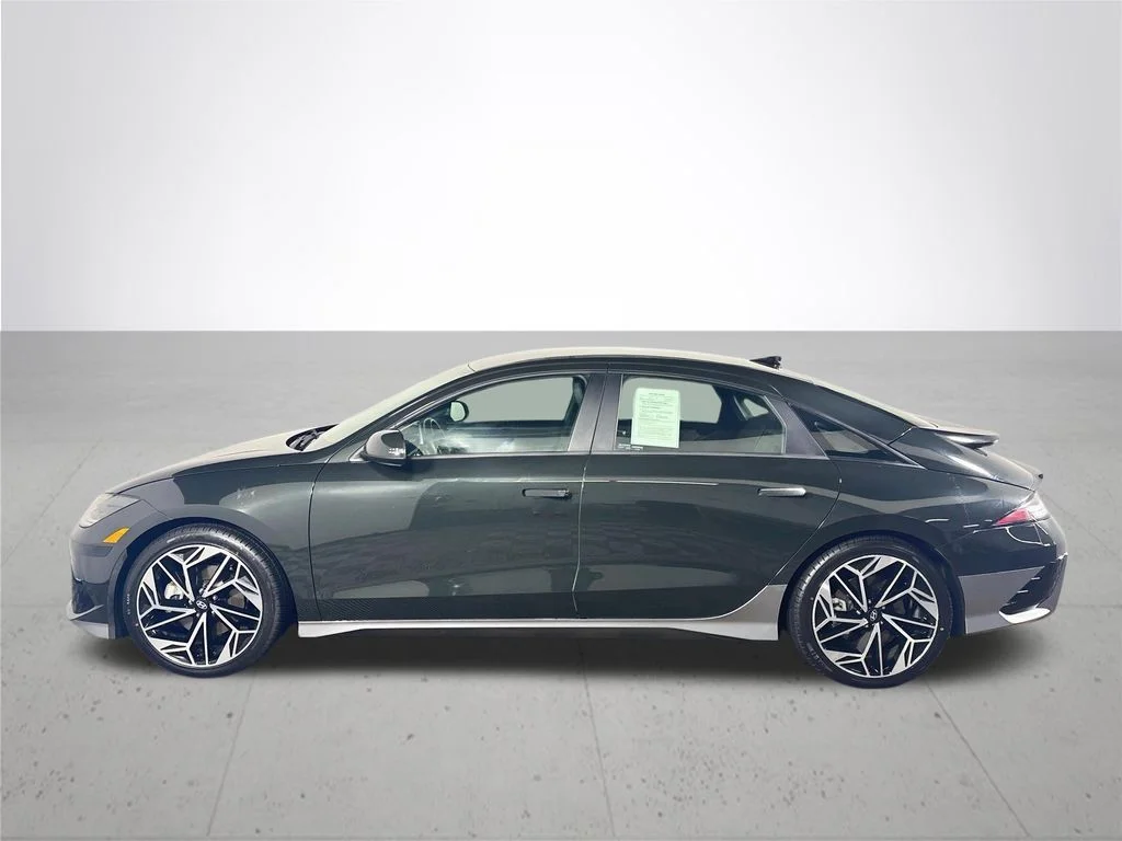 Used 2023 Green Hyundai SEL image 9