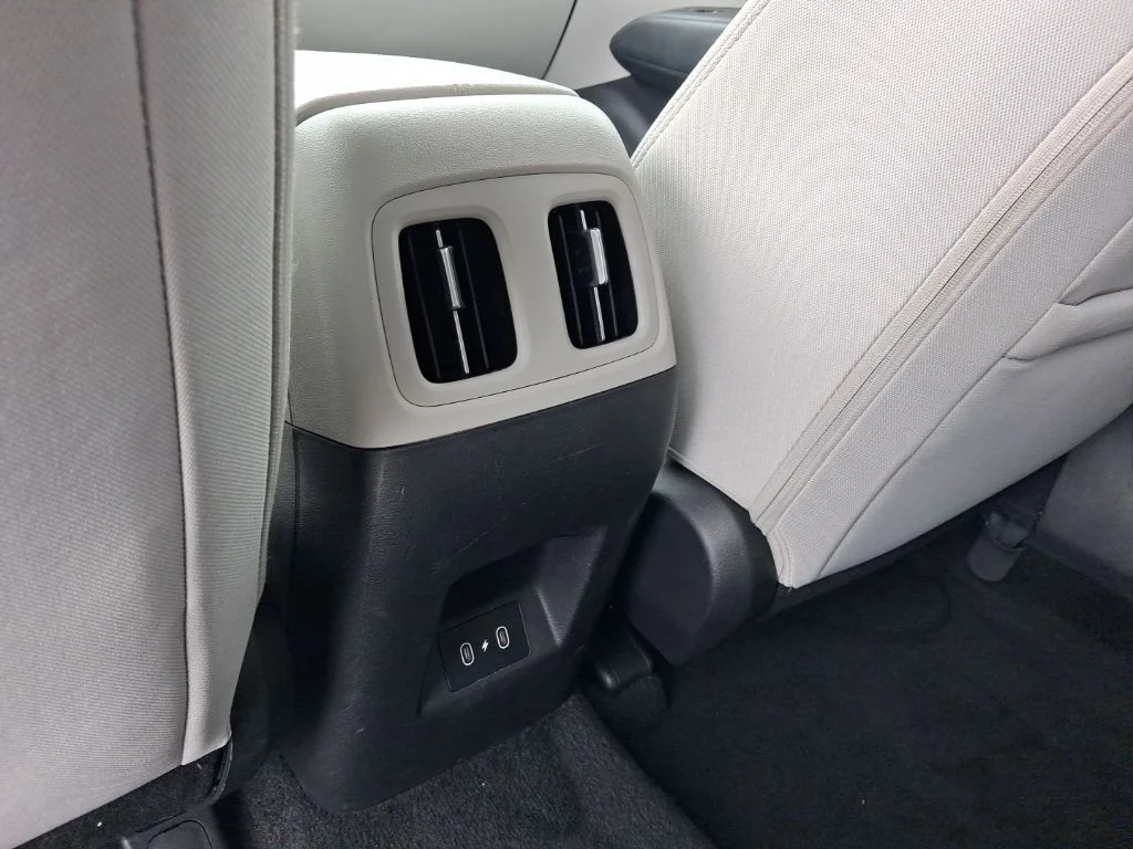 Used 2025 White Hyundai SEL image 22